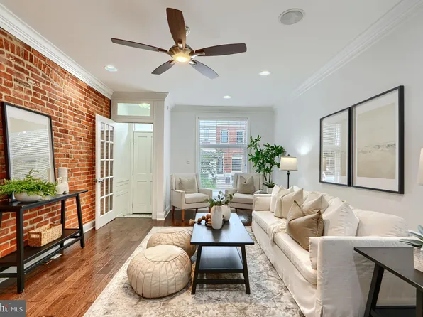 938 S Clinton St, Baltimore, MD 21224