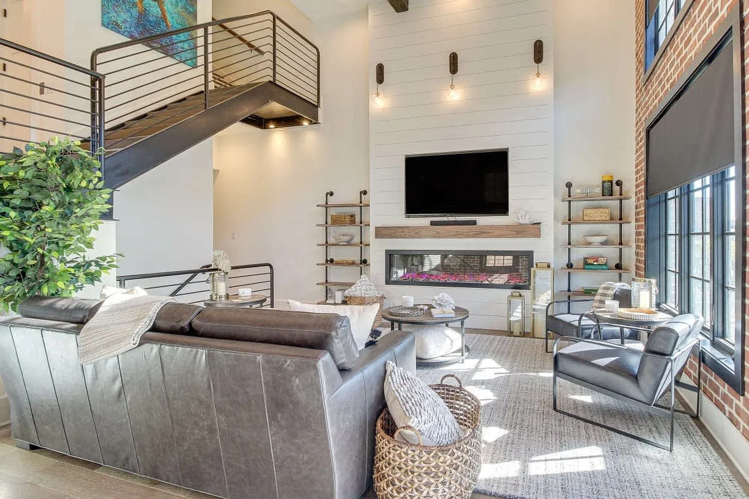 3 bed, 3.0 bath, 2798 sqft, $6,834 — Photo 3
