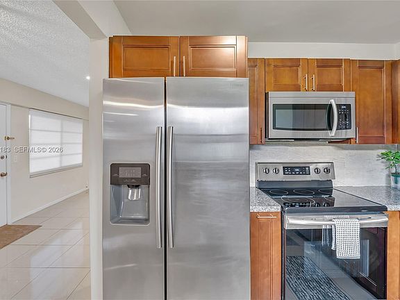 2nd image of 150 SW 134th Way APT 304R