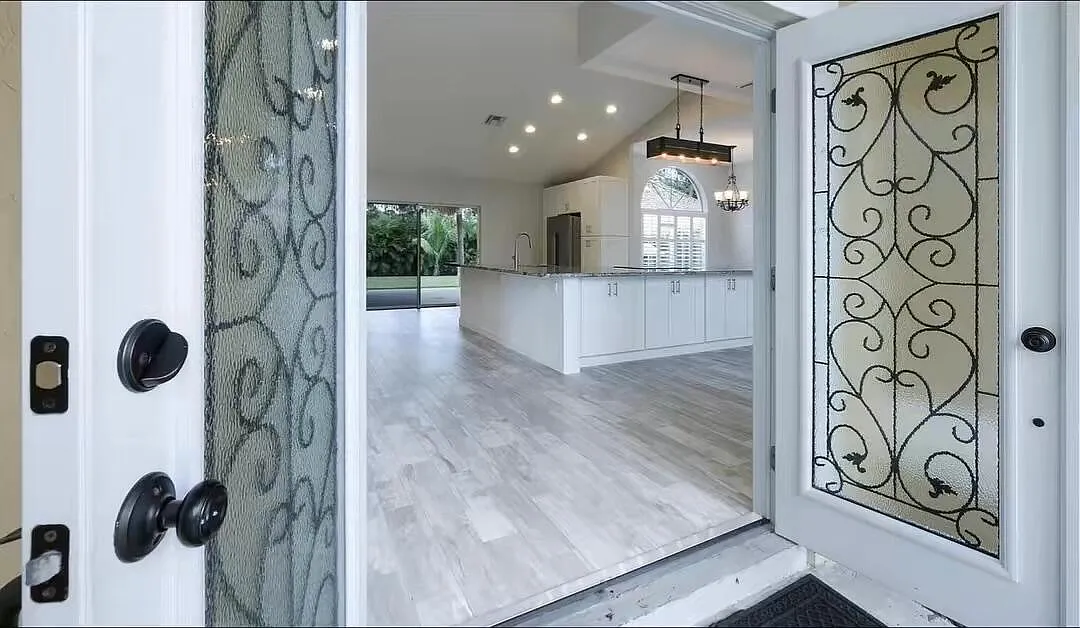 4 bed, 2.0 bath, 2118 sqft, $4,900 — Photo 3