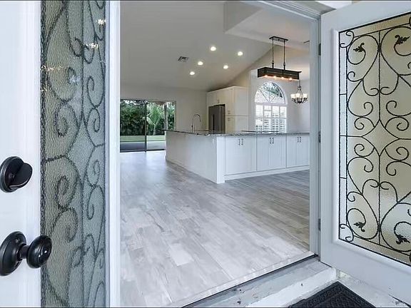 2nd image of 13383 Temple Boulevard