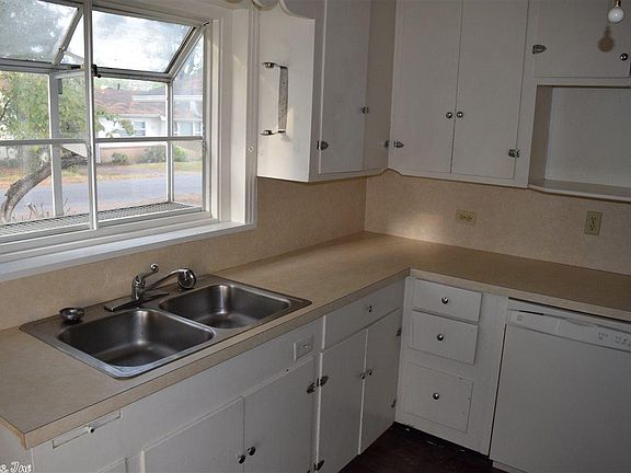 5th image of 640 Orchard Dr
