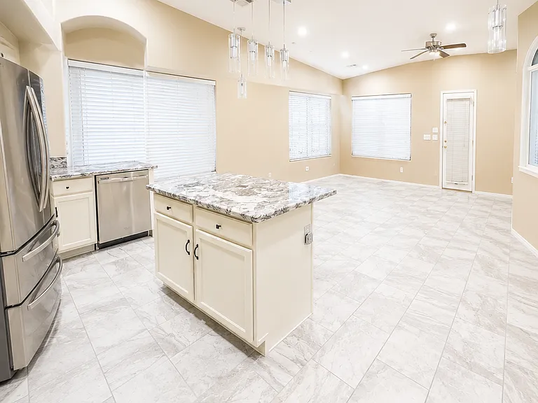 4631 E Torrey Pines Ln — Photo 6