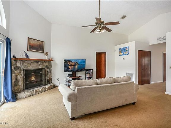 5th image of 7527 Cinnamon Lakes Dr