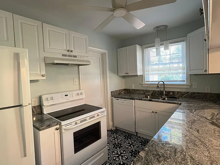 1000 Pepper Ave — Photo 9