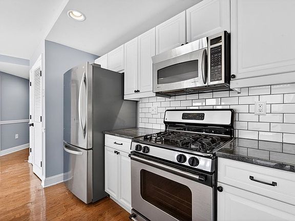 4th image of 1331 Grand St #Penthouse 05