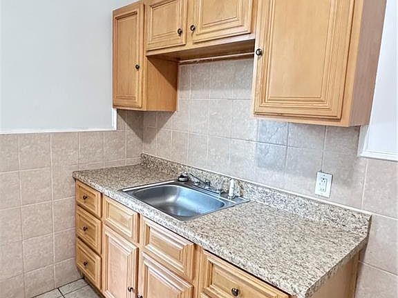 2nd image of 1402 Westminster St #2R