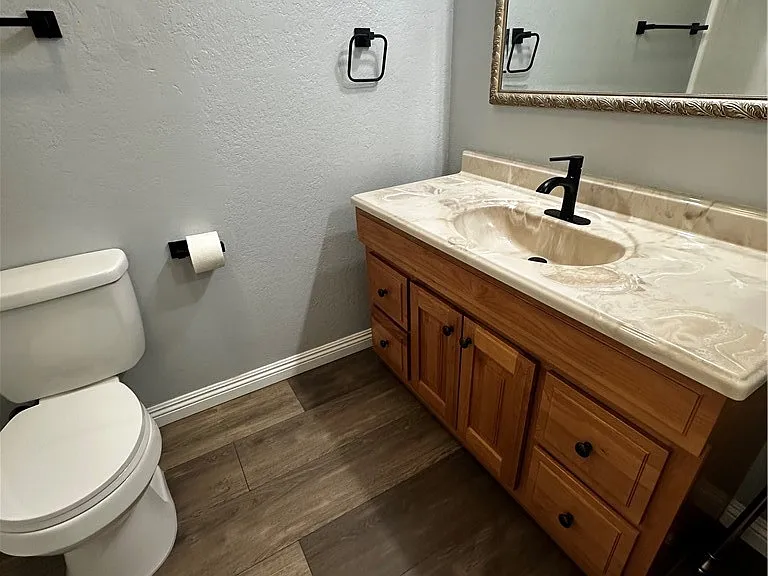 2152 Trafalgar Ave — Photo 10