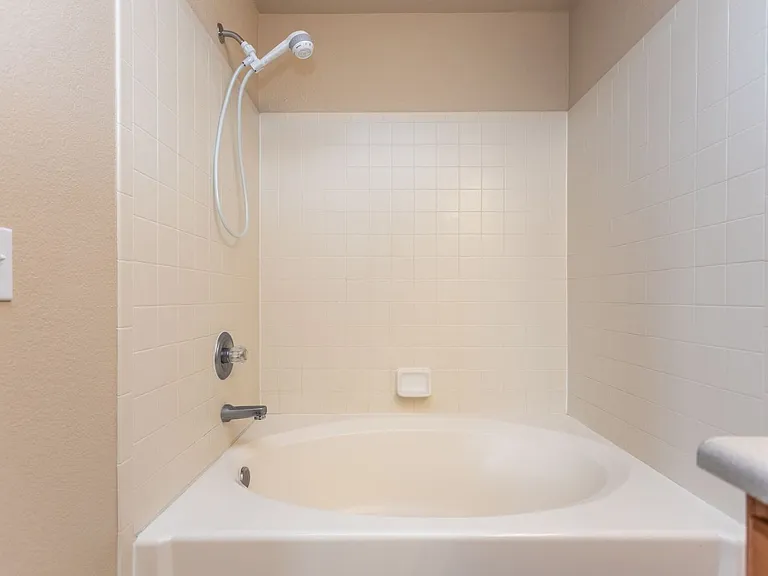 6563 Silverwind Cir — Photo 11