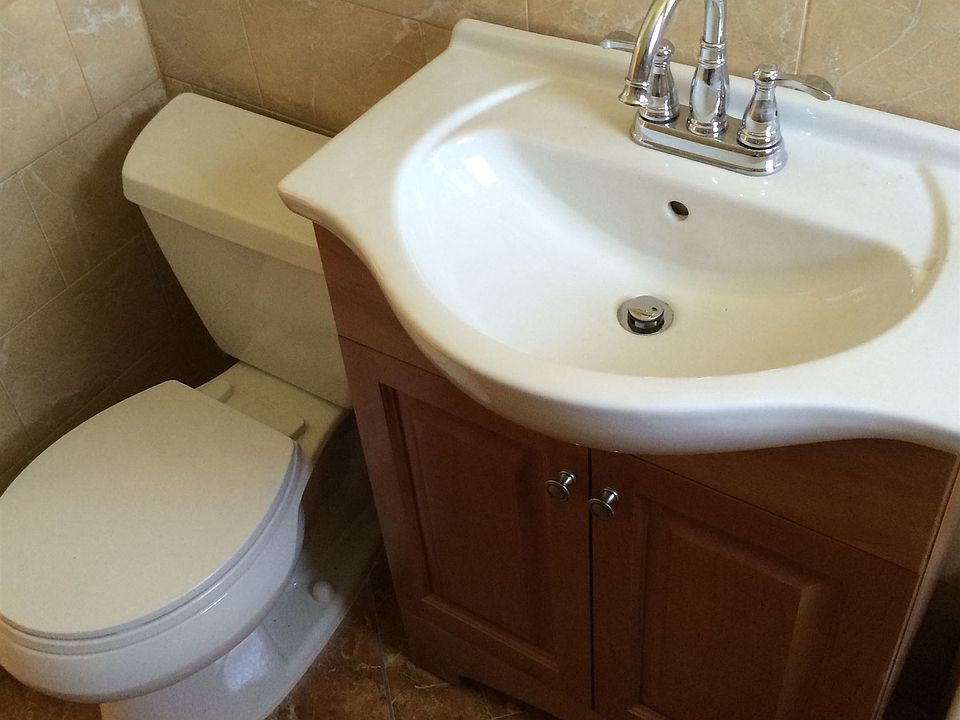 2nd image of 2551 Radcliff Ave