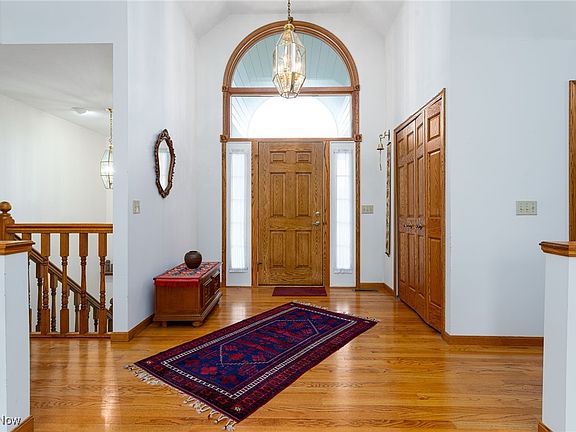 3rd image of 204 Blackstone Cir