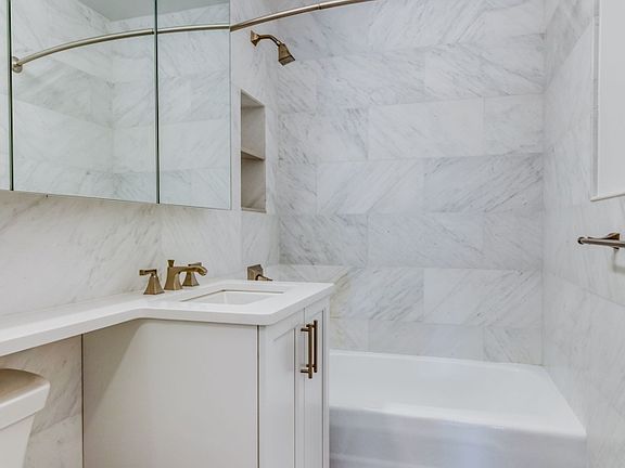 5th image of 20 W 64th St APT 39F