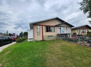 8329 E Centre St NW, Calgary, AB T3K 1J6