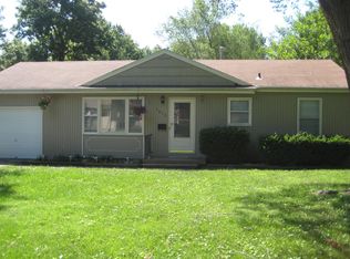 7617 Colonial Dr, Prairie Village, KS 66208