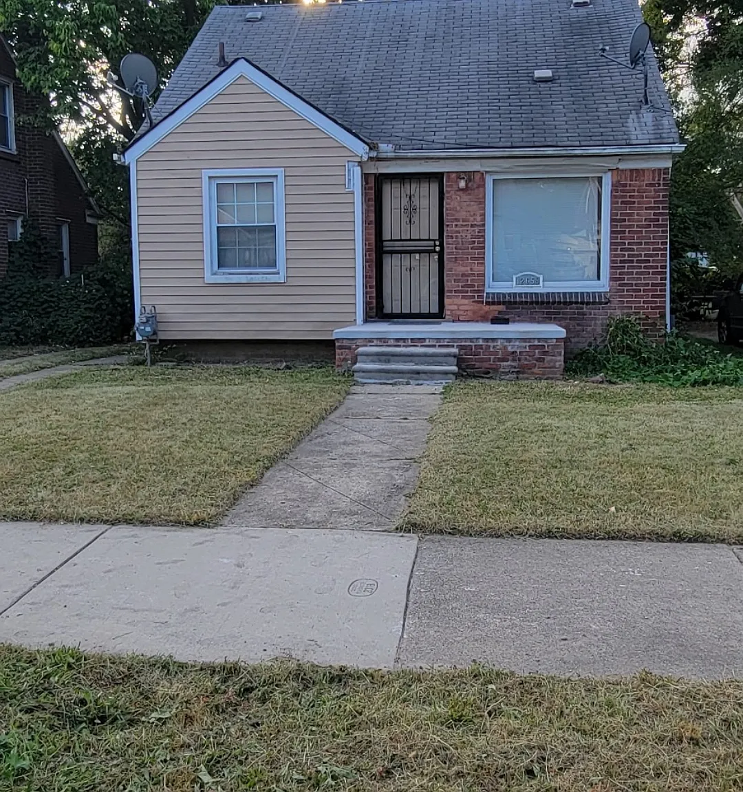 3 bed, 769 sqft, $1,300 — Photo 1