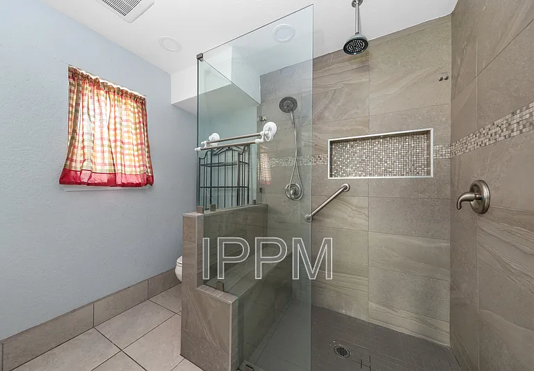 609 Inverary Dr — Photo 17