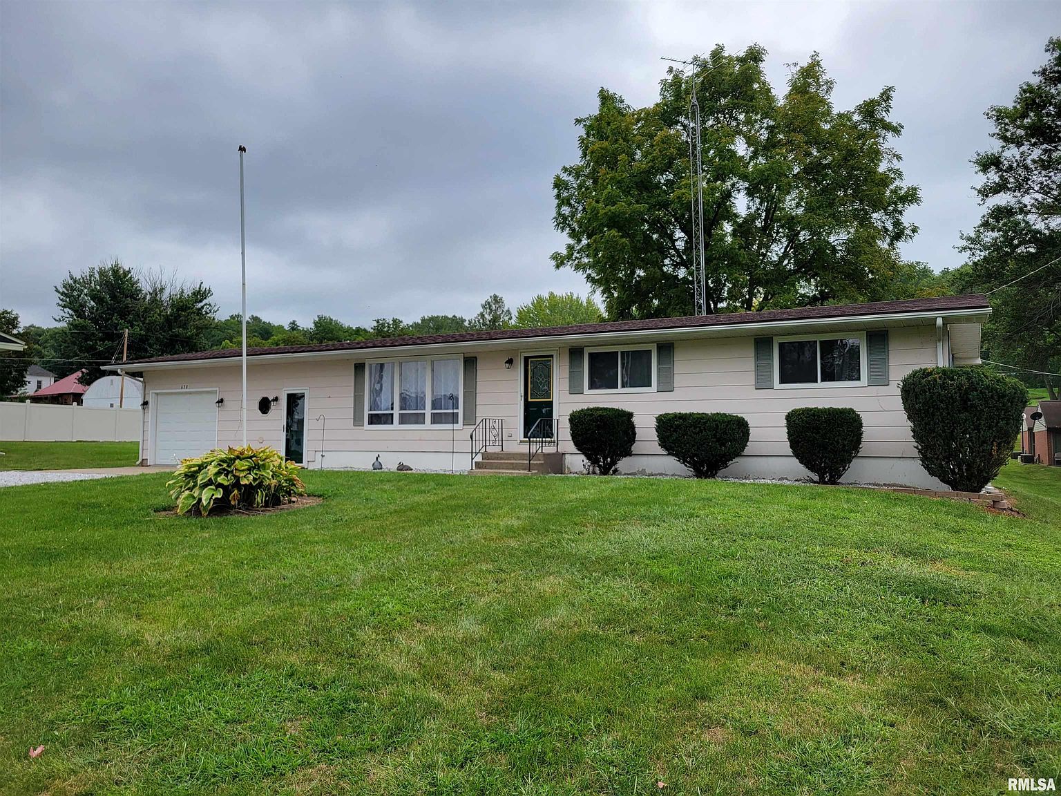 650 W 2nd St, Dallas City, IL 62330 Zillow