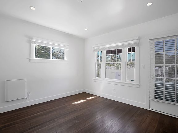 3rd image of 221 W Micheltorena St APT 9