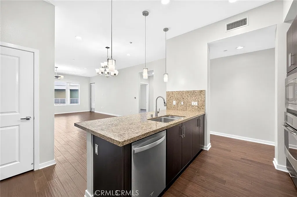 2 bed, 1474 sqft, $4,200 — Photo 4