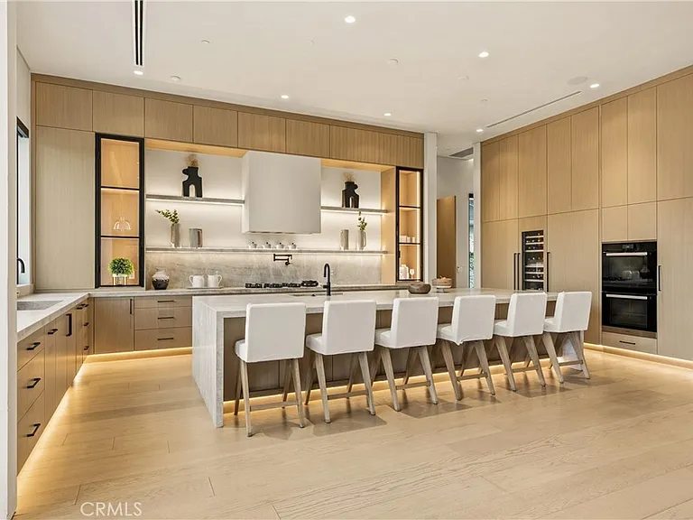 22924 Erwin St — Photo 16