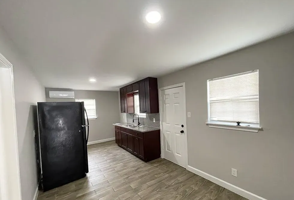 Hadley/St. Emanuel Property - 2104 — Photo 2