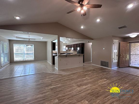 3rd image of 24 Tanglewood Cir