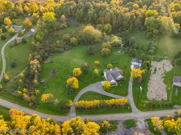 3054 Emery Ln, Metamora, MI 48455