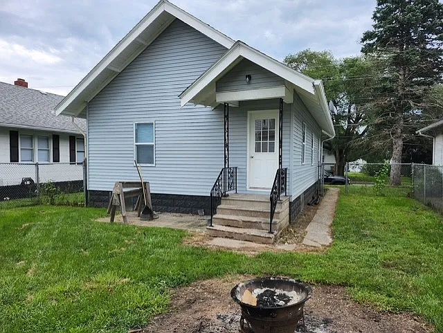 2 bed, 744 sqft, $1,325 — Photo 3
