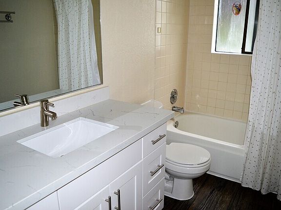 5th image of 9724 6th Ave NW APT B