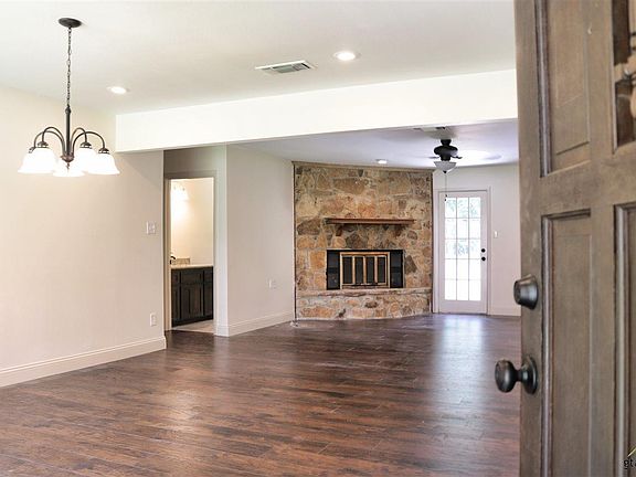 3rd image of 1911 Friendly Ave