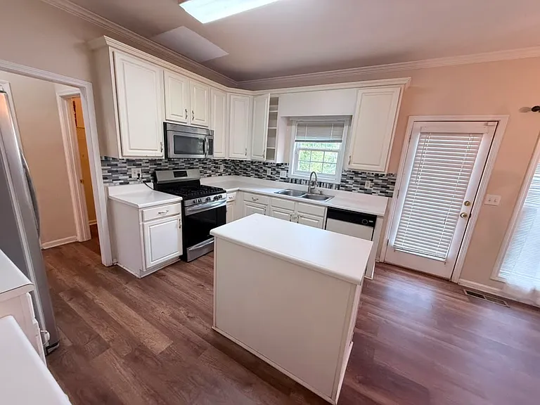 1227 Mandalay Ct — Photo 8