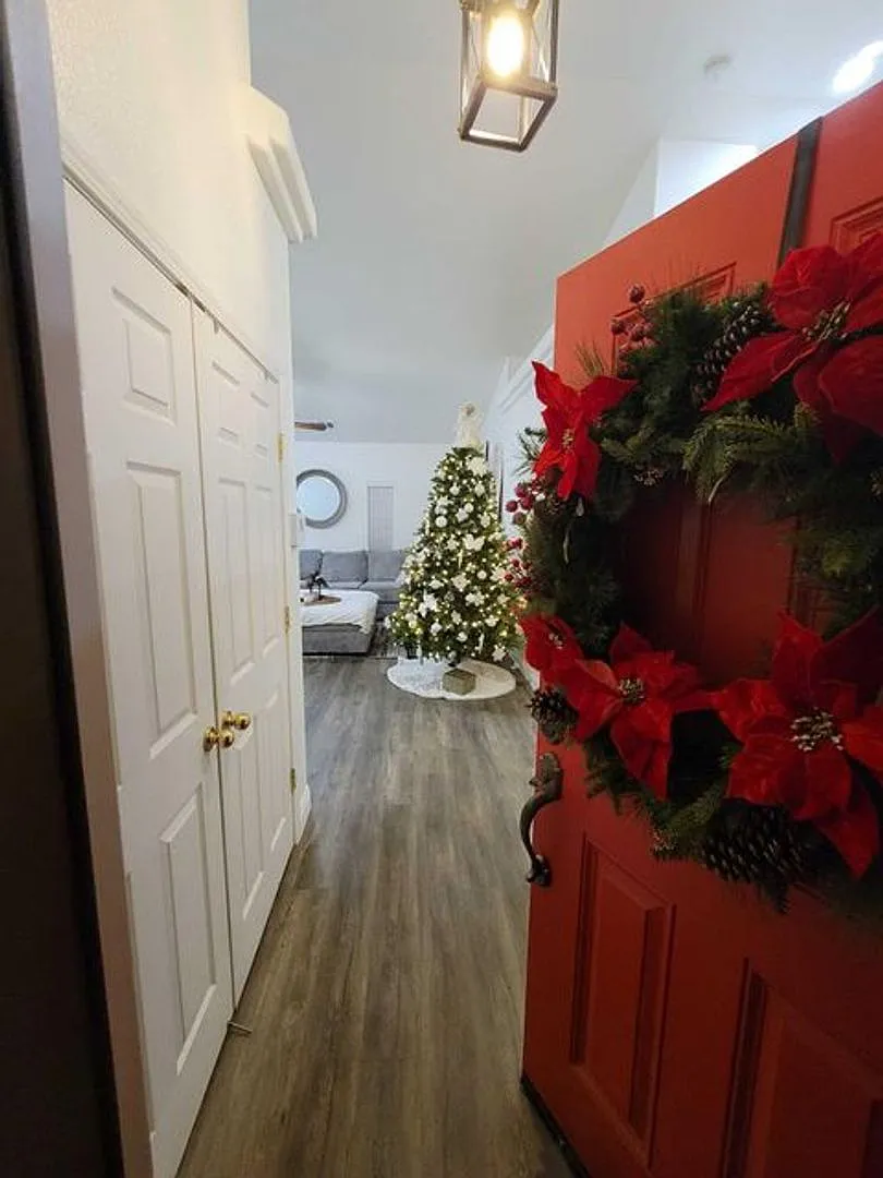2329 N. Crowe St. 3 Bedroom 2 Bath - Nw Visalia — Photo 3