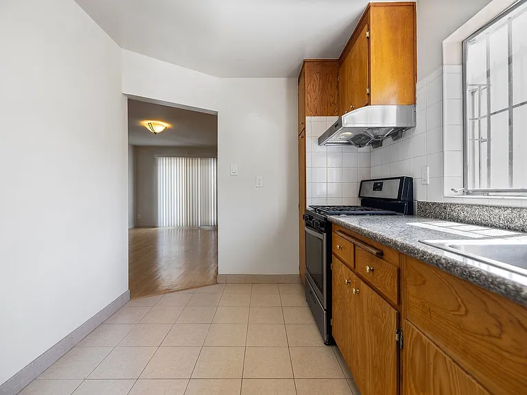 679 Green Street — Photo 13