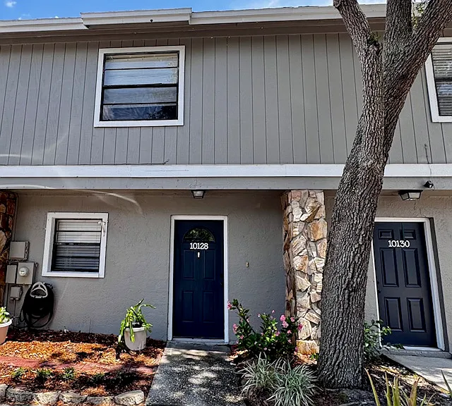 10128 Lake Oak Cir — Photo 1