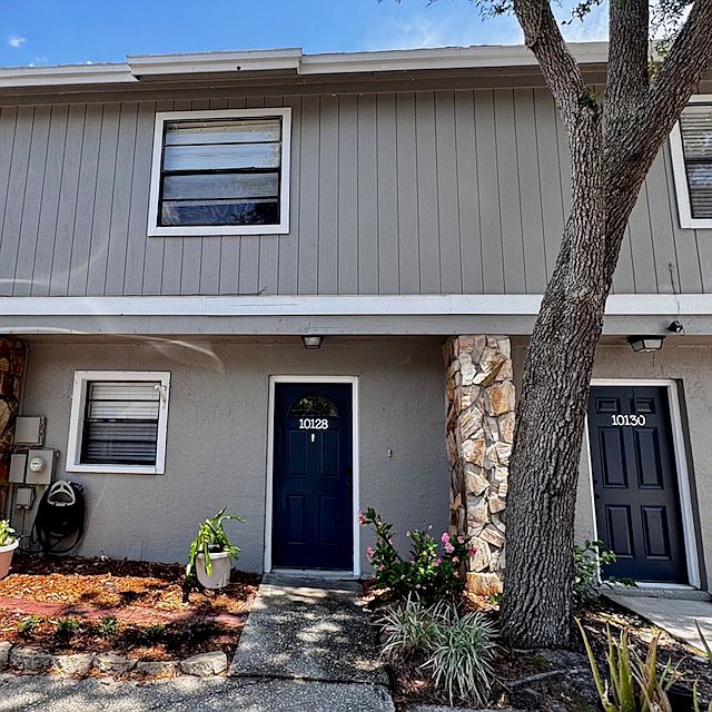 1st image of 10128 Lake Oak Cir