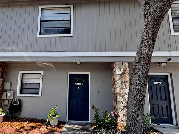 10128 Lake Oak Cir, Tampa, FL 33624