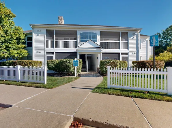 2678 S Knightsbridge Cir, Ann Arbor, MI 48105