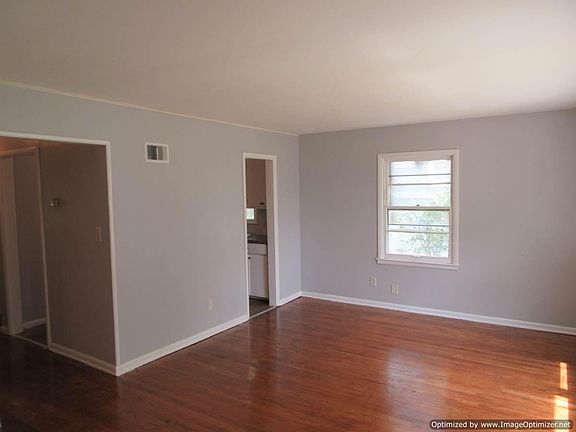 4th image of 1122 E 65th St
