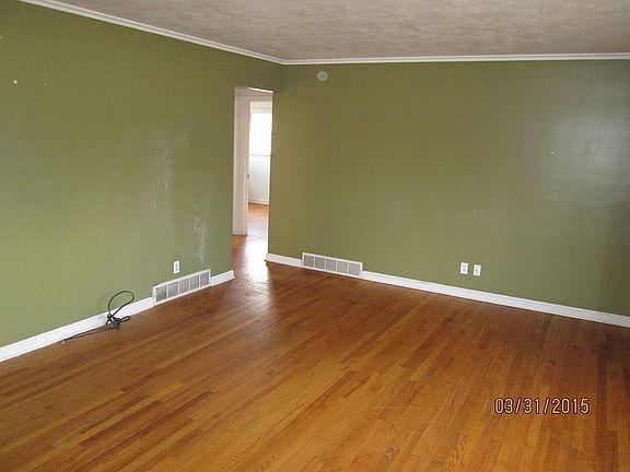 3rd image of 328 S Oak Knolls Ave