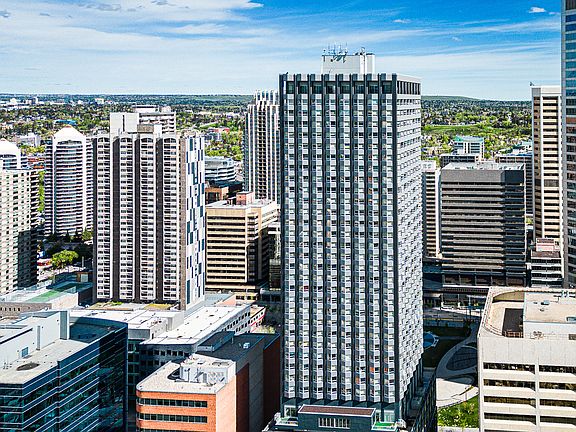 3rd image of 825 8th Ave SW #1016852