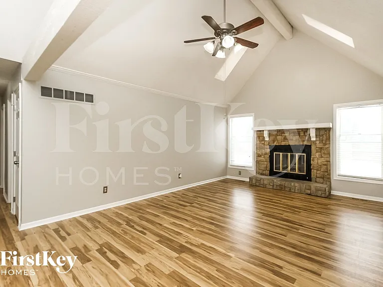 10126 N Wyandotte St — Photo 2