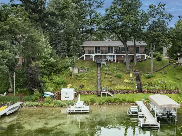 N2980 Highland Ln, Waupaca, WI 54981