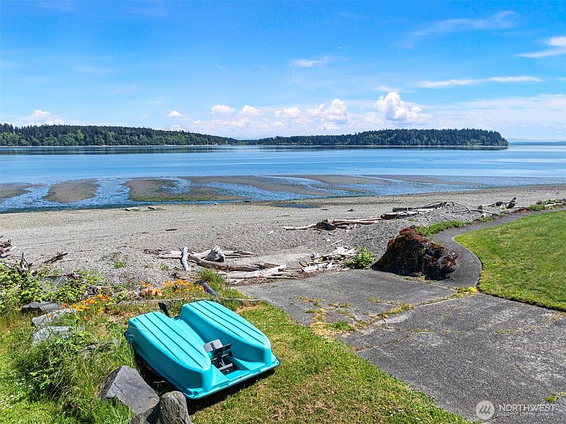 3rd image of 9205 165th Avenue SW