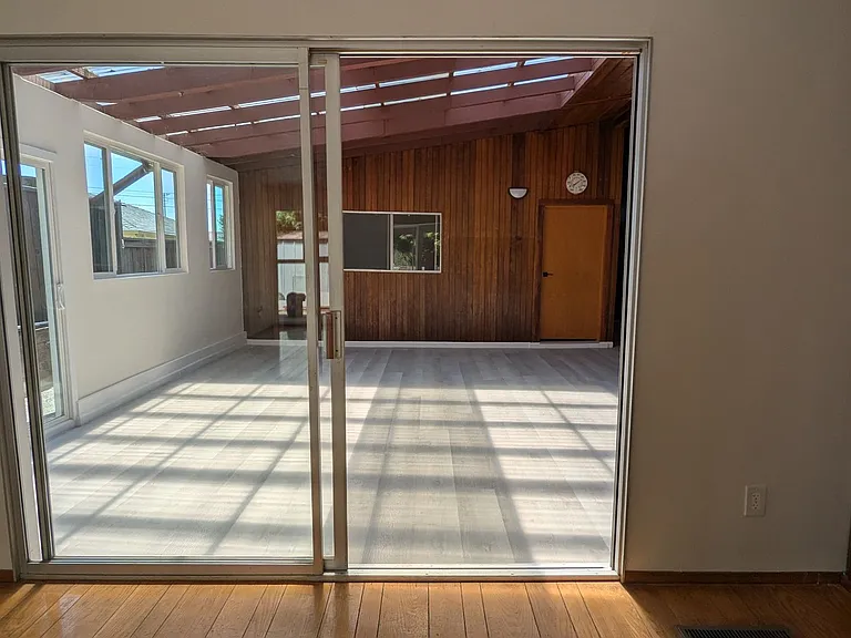 1702 Walnut St — Photo 5