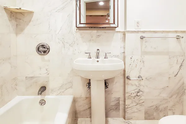 Rented by Warburg | media 7