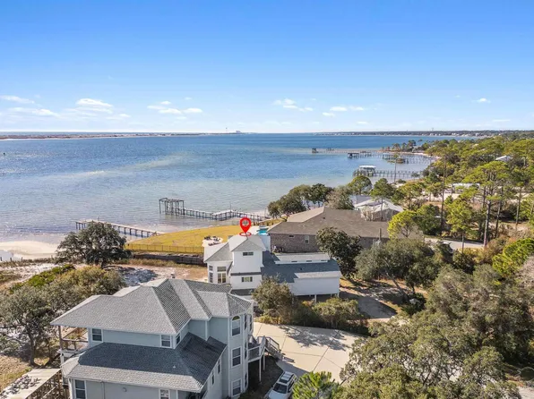 520 Parish Blvd, Mary Esther, FL 32569