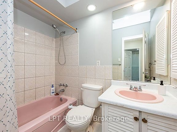 3rd image of 111 Dearbourne Blvd