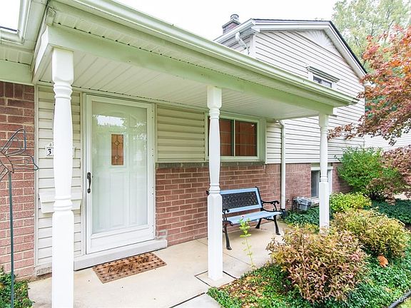 3rd image of 33144 Lynx St