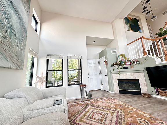 Living Room w/ Gas Fireplace