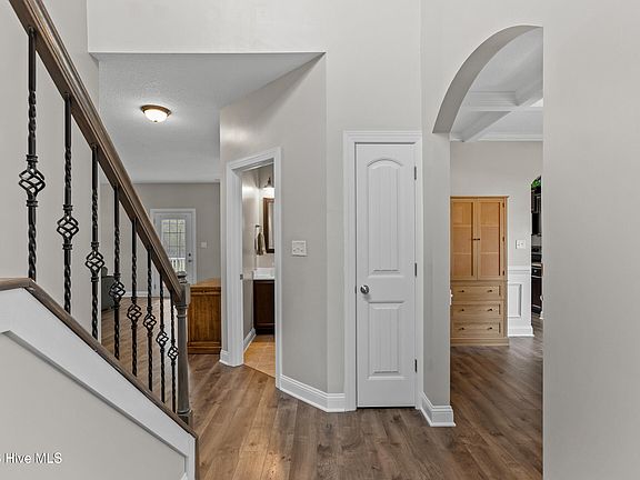 5th image of 222 Wood House Drive